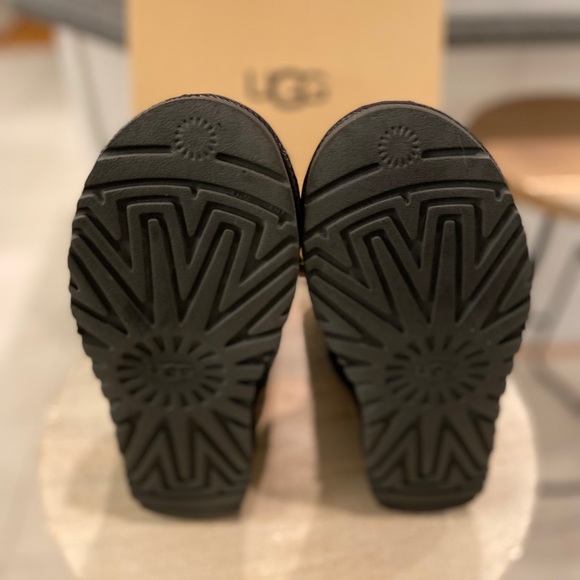 SOLD! Ugg boots - Picture 2 of 7